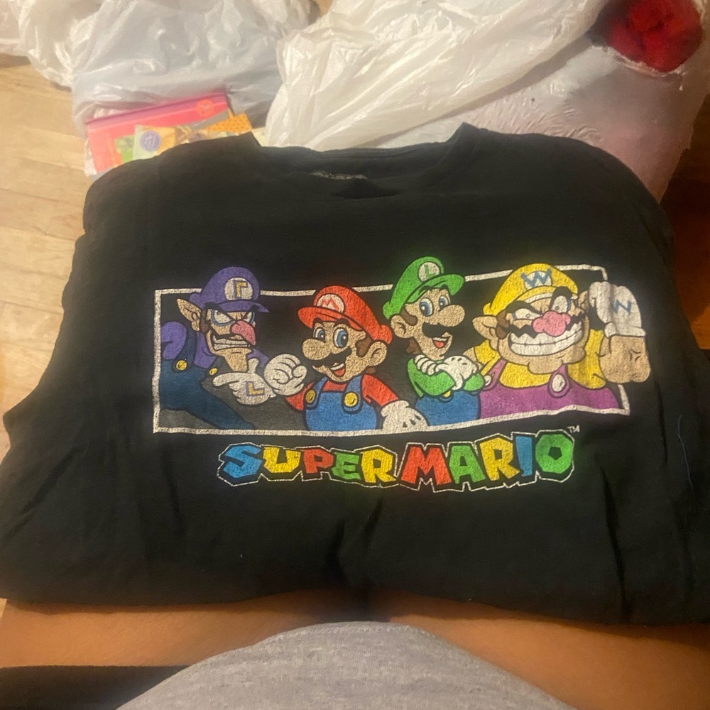 Large black super Mario shirt